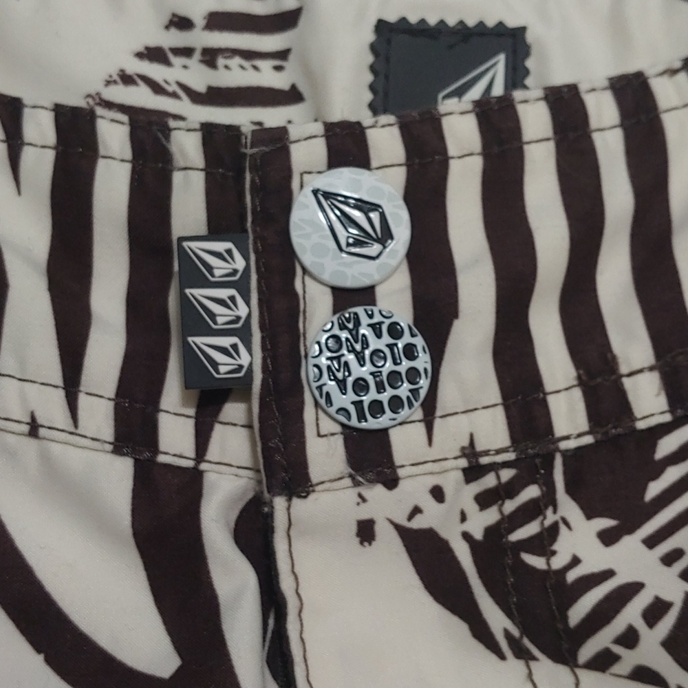 Volcom Shorts - Picture 2 of 7